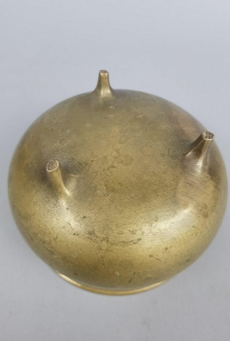 嚴選古韻三足銅香爐，實拍展示，重153克，二手佛具推薦收藏，品相佳