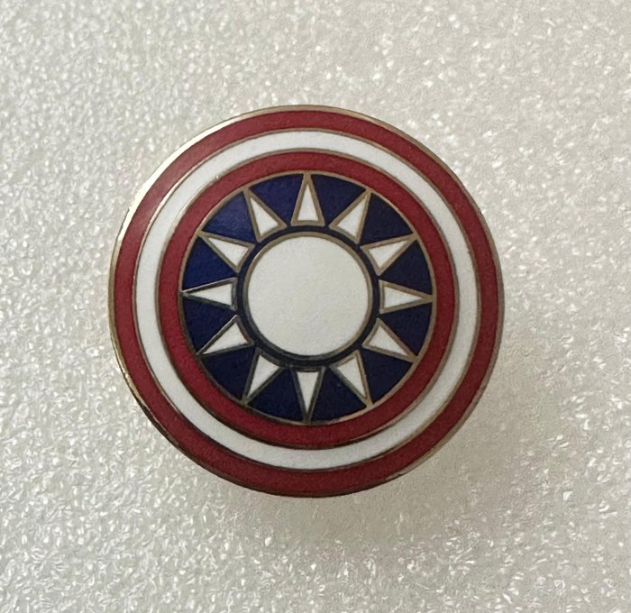 可欣台灣精品：限量製作金色雙紅圈國徽徽章附贈收藏盒（銅質真琺瑯製作/抗戰時期空軍徽章/中華民國歷史文物）