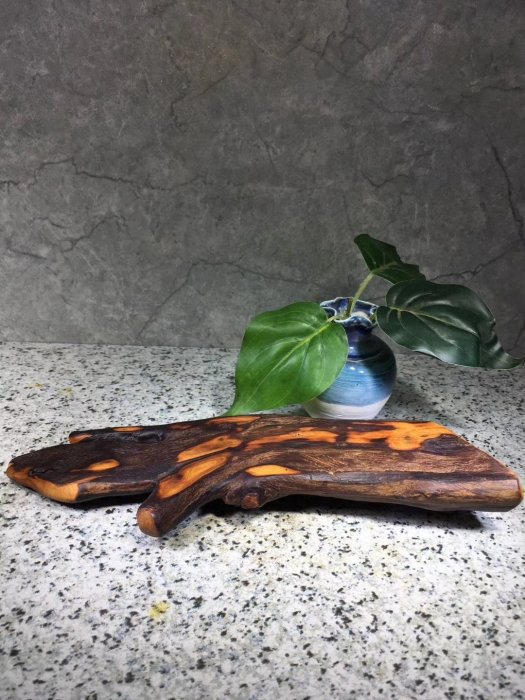 崖柏雷擊木- 倒流香臥香座紙鎮- 無漆無蠟精工打磨實品漂亮-送一盒崖柏