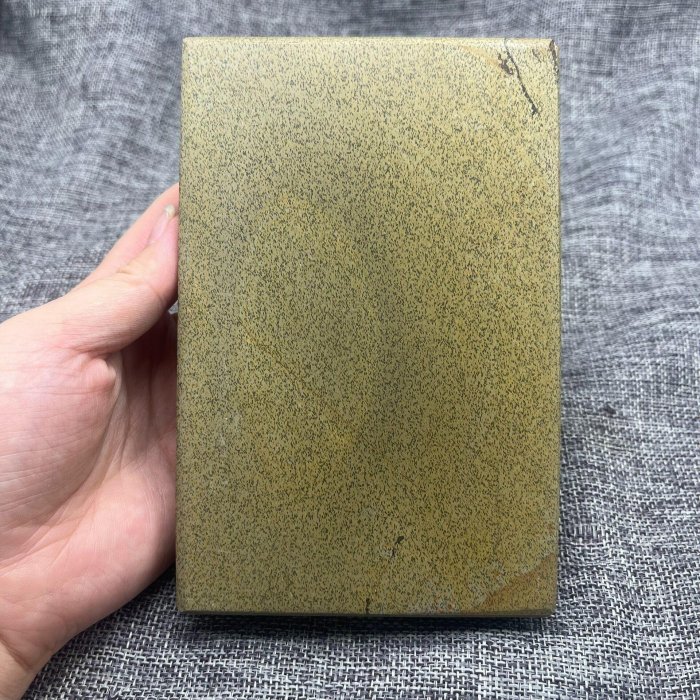 嚴選歙硯魚子硯板，天然原石打造，紋理清晰自然，石質細膩光滑，適合