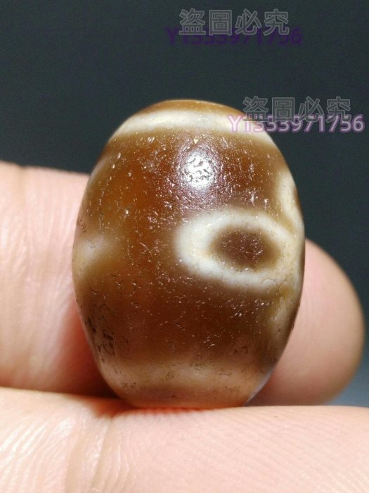 老天珠 品名:超極希少 老礦石 閃電五眼天珠 達洛五眼閃電天珠寓意很是特殊稀少開片到肉高糯質地老肉達洛天珠完全