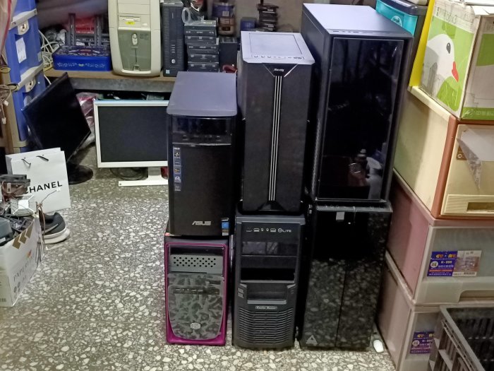 電腦雜貨店~二手電腦機殼 隨機出貨 1個300