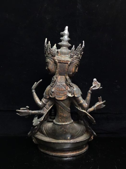 古董，明代佛像，藏友旧藏寄賣，青銅製古美術品，高3⃣️1⃣️cm，重4100克 1.AAA0124450 藏傳佛教純銅三面八臂『尊聖佛母』，工藝精美，包