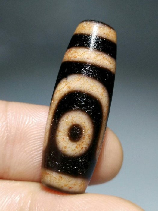 嚴選藏區早年天珠，血絲龍紋二眼天珠，古雅風味隨時間更顯珍貴，舊藏臻