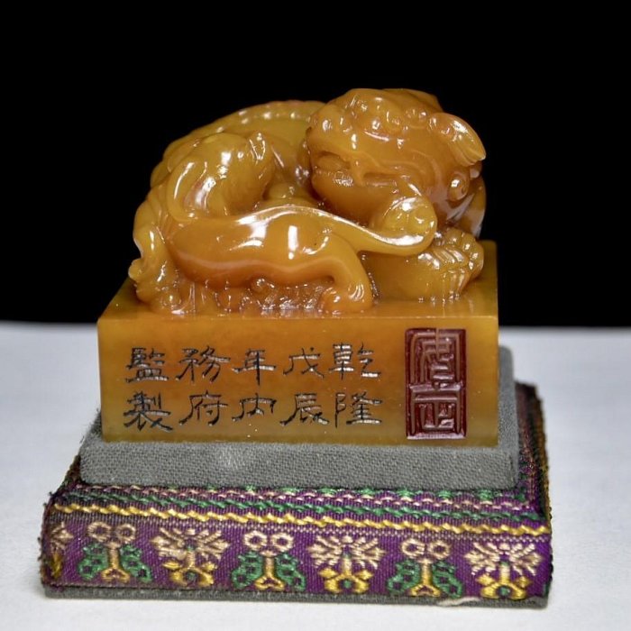 36寿山石　田黄　蝉　置物　縁起物　手彫り　原石 寿山石田黄石雕刻【狮子】印章， 篆刻家落款壬申三月【昌石道人】 尺寸