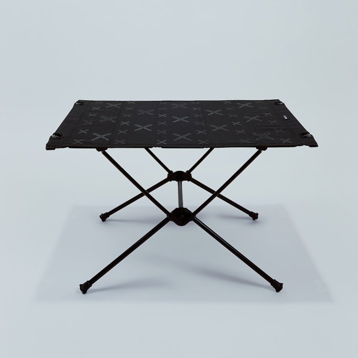 Kaws Helinox holiday Singapore camping chair 新加坡露營椅