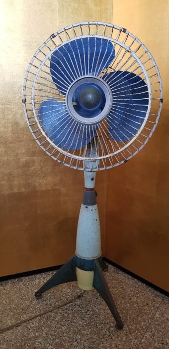六合堂@@@老台灣早期士林SHIHLIN牌火箭型電風扇，鋁片扇葉，全