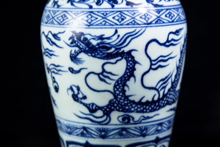 元青花雲竜紋梅瓶 賞物観賞瓶 現代工芸品 陶磁器 装飾品 花瓶 花器 元青花云龙纹梅瓶的辩伪- YouTube