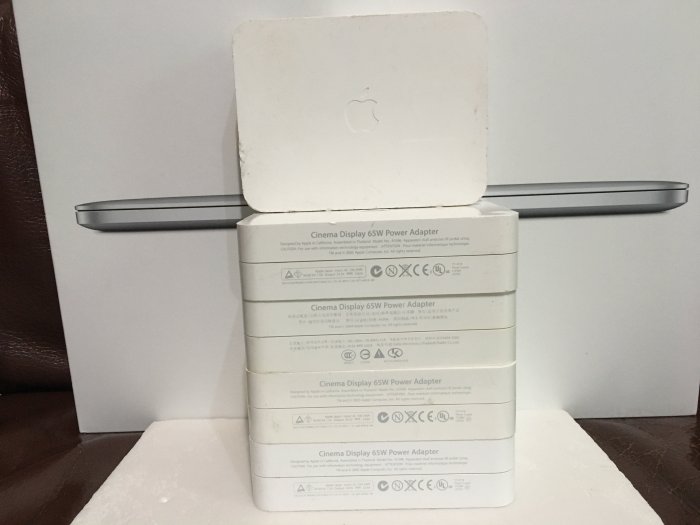 二手原廠apple cinema display Power Adapter 30吋$2500元。23吋/30吋