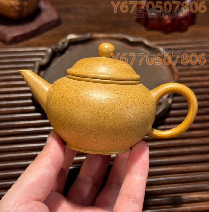 畢業級全手工——原礦老宕口黃金段泥水平小品紫砂壺120cc 原礦黃金段泥不