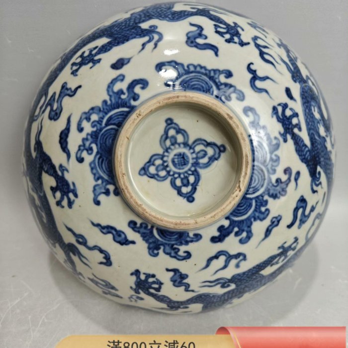 明代青花龍紋筆洗，品相完好無瑕疵，自景德鎮窯。青花色純正，龍紋清晰