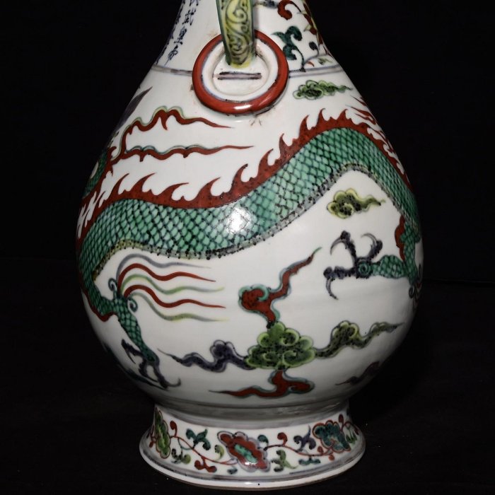 大明洪武年制五彩龍紋雙耳瓶，高33×18厘米??70028072禦窯、 青花、古玩
