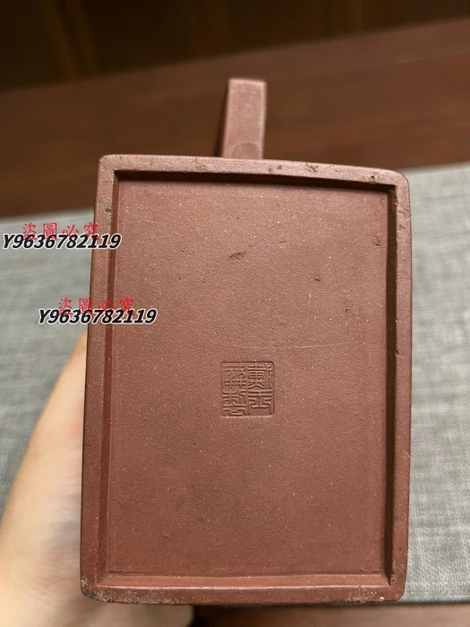 特惠、誠購可議價』民國戴玉屏制紫泥磚方壺底款：戴玉屏制清代名家老