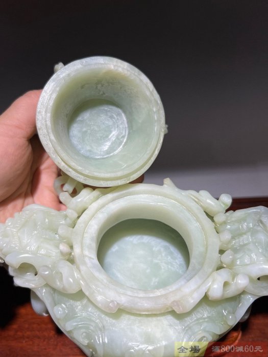 岫玉雕卷草紋龍鈕龍耳銜環三足香爐全品帶原配木托整塊玉料打磨掏制雕刻