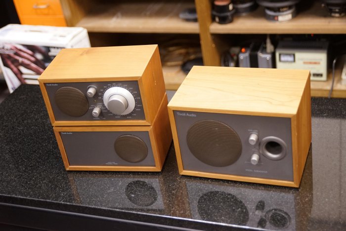 ラジオ・コンポ Tivoli Audio MODEL TWO + MODEL SUBWOOFER Tivoli Audio Model Two Henry Kloss stereo table radio at Crutchfield