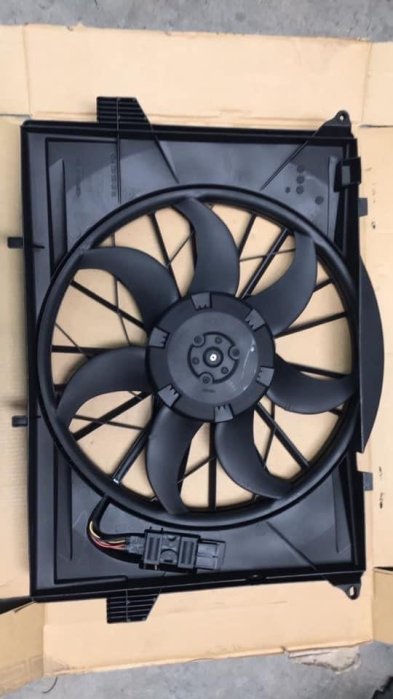 賓士W211 水箱風扇總成（分400w/600w）原廠再生件