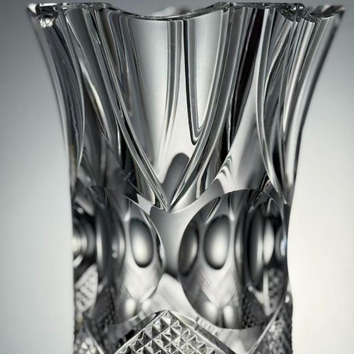 嚴選Hoya豪雅MUSEUM CRYSTAL高端水晶花瓶，稀有大切面切割，尺寸高25cm