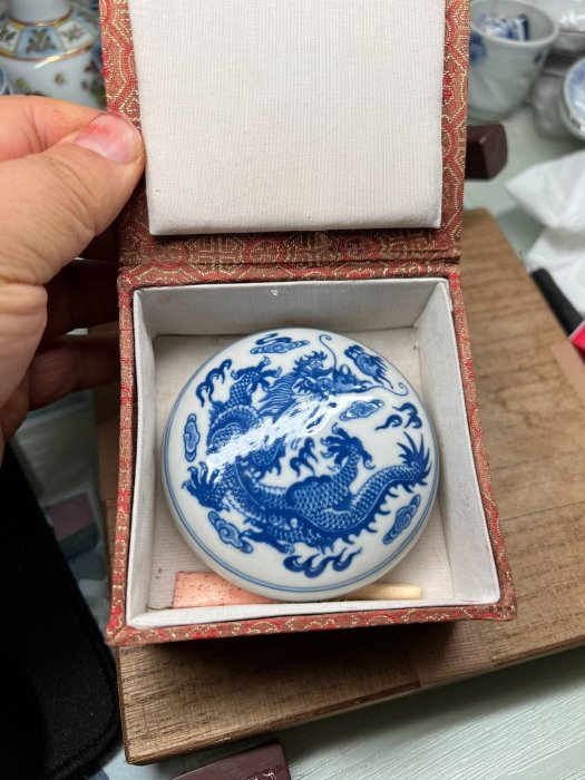 清乾隆時代　粉彩虎溪三笑文香盒 印泥合子 人物印泥盒 香合 文房具(F-48) 嚴選日本回流西泠印社乾隆年制青花龍紋印泥盒，帶原裝錦盒與60克光明