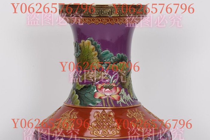 清乾隆，琺瑯彩胭脂紅雕刻花鳥花瓶，高29.7公分，口徑11.6公分，肚徑1