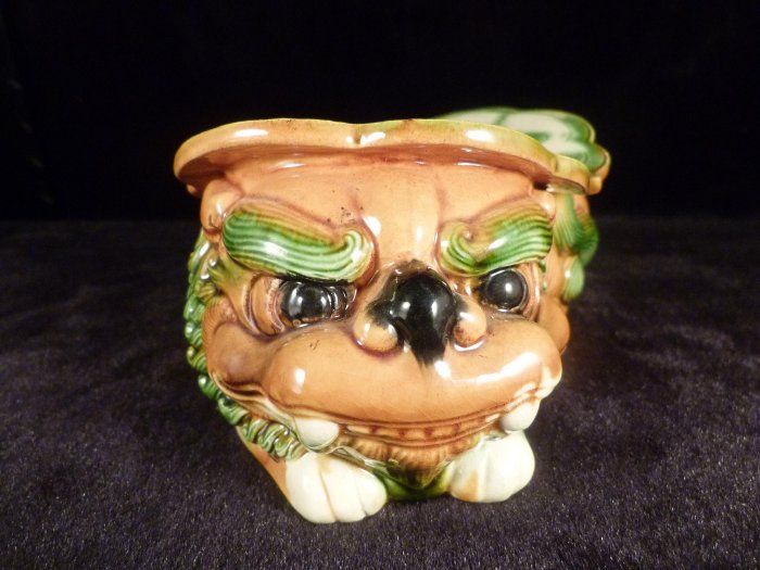 古玩軒~臥獅脈枕.唐三彩臥獅枕.青釉褐綠彩獸座瓷枕.有款(非青花.三彩