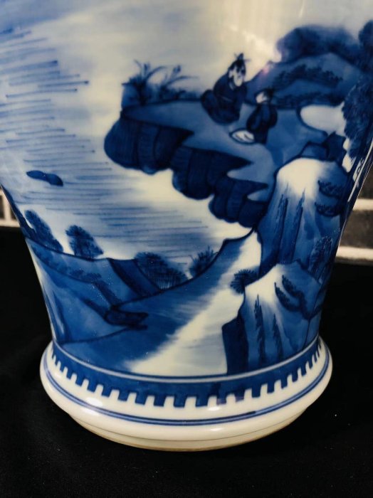 嚴選康熙年制青花山水蓋罐，畫工精湛發色純正，細膩胎質令人稱讚，尺寸