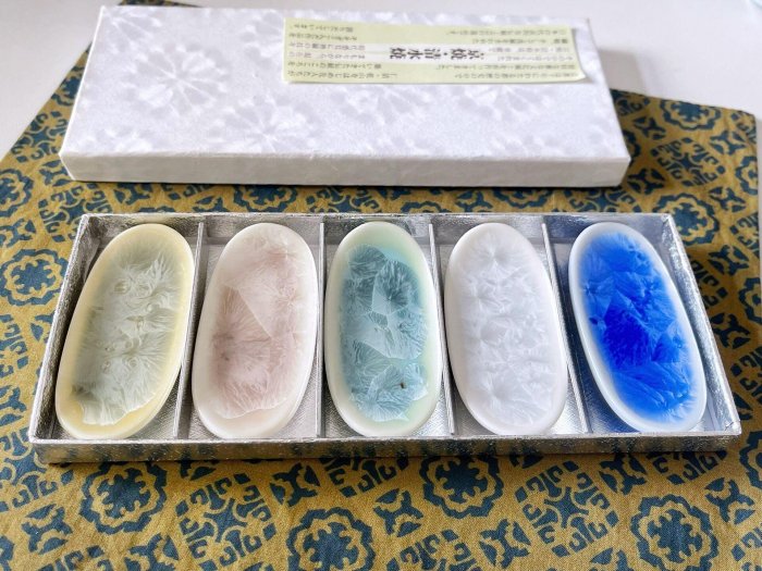 嚴選全新日本清水燒土渕陶葊結晶釉五色筷置，花結晶設計美到驚艷。每支
