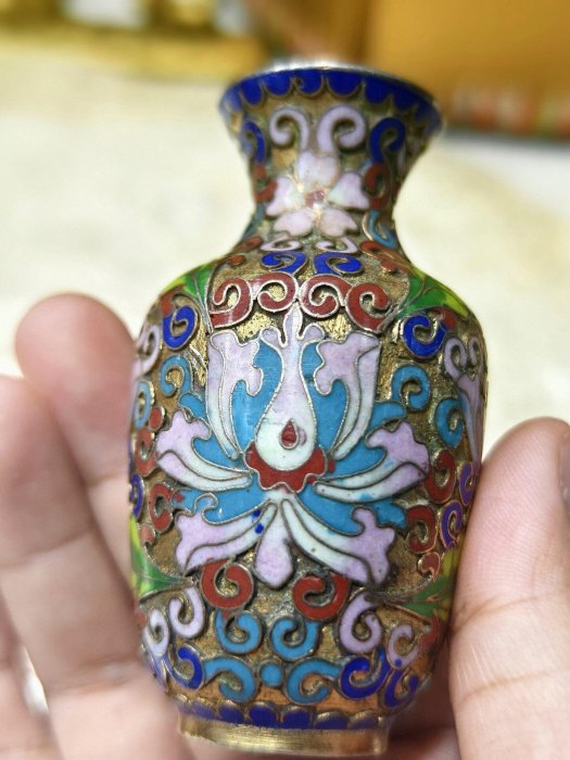景泰藍掐絲琺瑯小花瓶，銅胎打造色彩漸變美，高8公分巧緻工藝推薦收藏