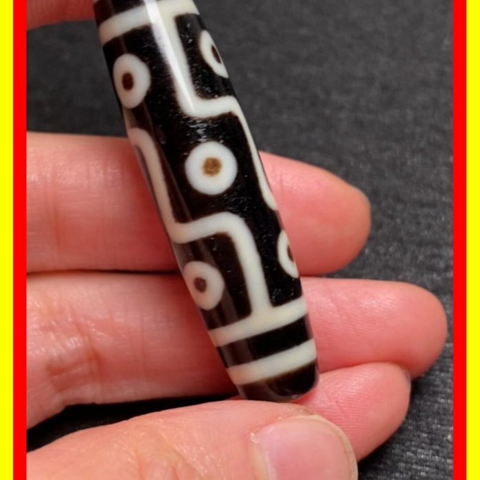 聚緣博古滑檔折線九眼天珠，全新到手，全品種至純天珠，長形設計，經典