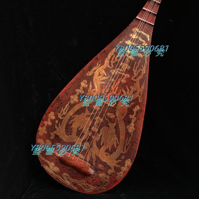 古代樂器老杉山八仙描金琵琶，長118厘米，寬38厘米，厚8厘米