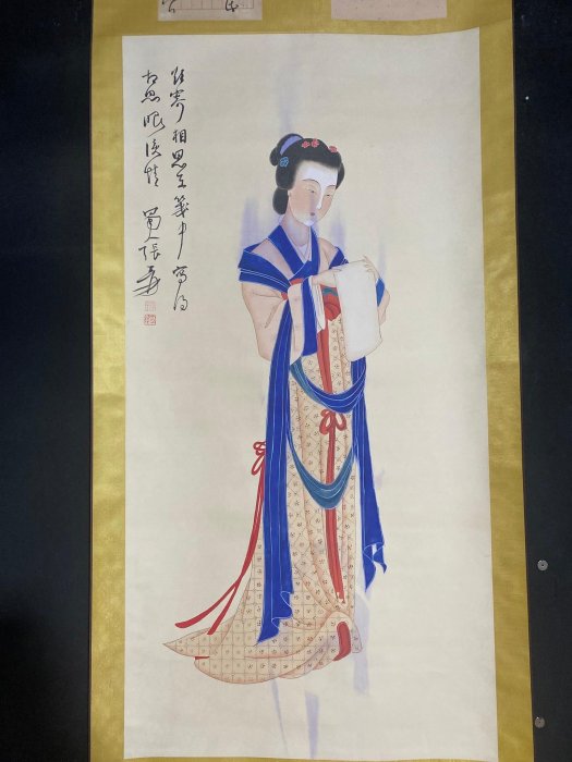 張大千 仕女図 掛軸 四尺中堂 美人画 人物画 彩色人物図 純手描き 中国美術 編號KAN2一120四尺帶信郵票中堂畫張大千仕女畫純手繪一圖—物裱好【古物