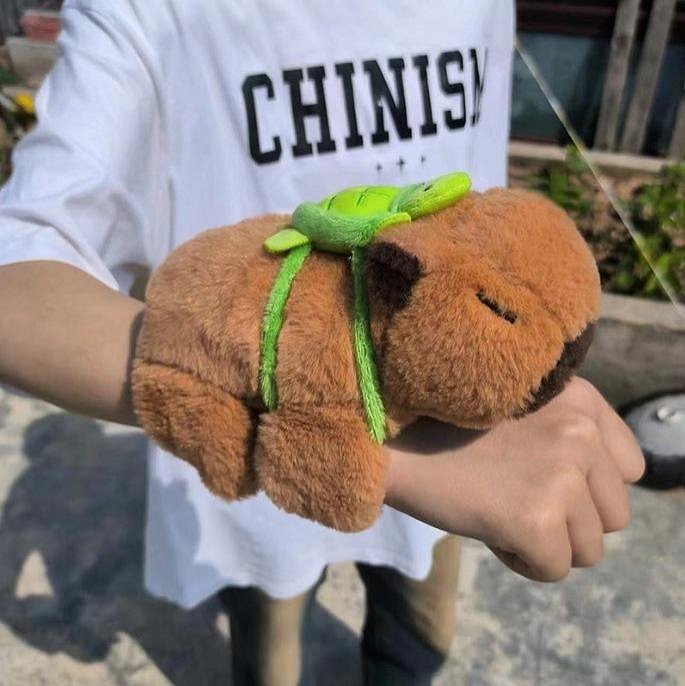 快速出貨 卡皮巴拉水豚啪啪圈玩偶公仔毛絨玩具啪啪圈拍拍圈手偶手腕娃娃女