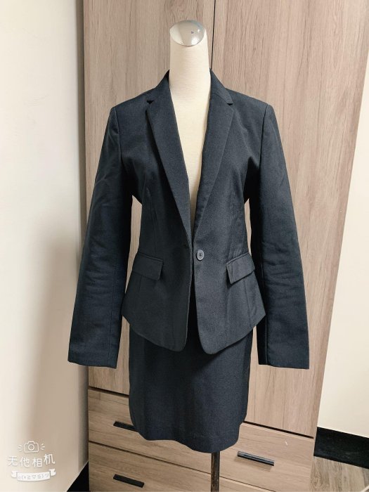 G2000女性黑色西裝外套加窄裙套裝