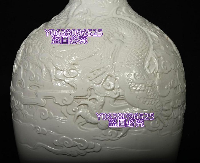 清乾隆年制象牙白釉雕刻龍紋直頸瓶，高32.5×16厘米500643 琺瑯彩青花
