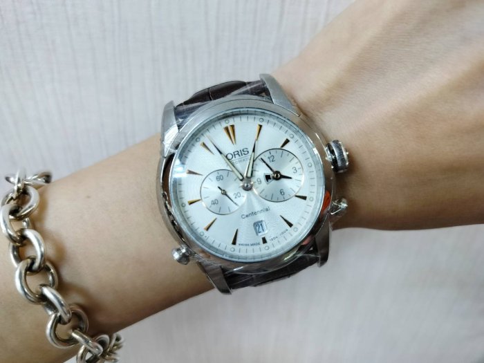 發條盒子H1904】ORIS 豪利時Centennial 系列1904 機械銀面兩眼兩地時區 - Main Image