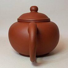 1970年代，中國宜興一廠紫砂壺。雙框三七章單孔200CC(10杯)☆意者私