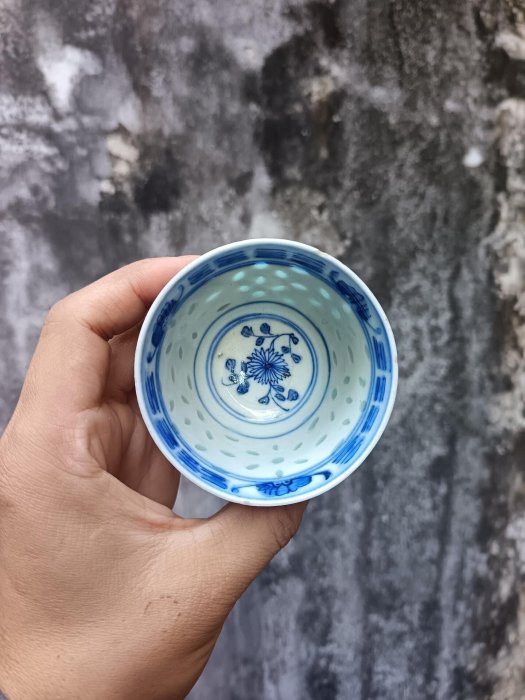 嚴選清末老玲瓏青花茶杯，口徑7.5cm，玉質釉彩畫工精湛（100cc 玲瓏瓷