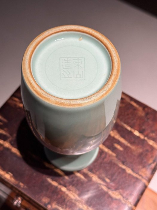 日本初代宮永東山青瓷雙耳花瓶，全品配原箱原盒，手工精制，高18.5cm