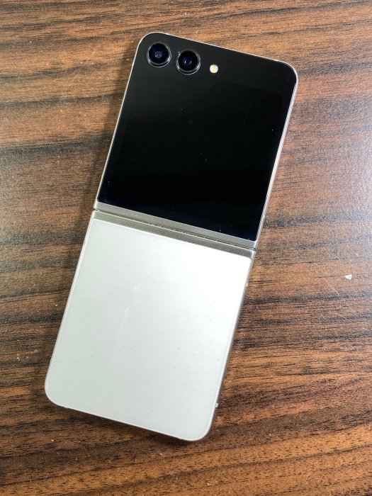 Samsung Z Flip 5 5G 8G+256G Z flip5二手三星摺疊手機 五代 米色手機