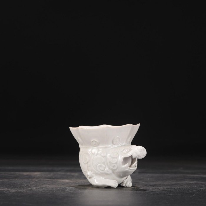 古董邢窑／白釉兽面双耳￼￼￼盖／花瓶￼ 舊藏唐代邢窯白釉獸頭杯尺寸高7.5公分口徑8公分肚徑10公分青花三彩斗彩