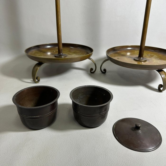 古玩輕鬆拍】老日本古美術宣德銅和燭台/三足高燭台一對蝋燭立て古燈具
