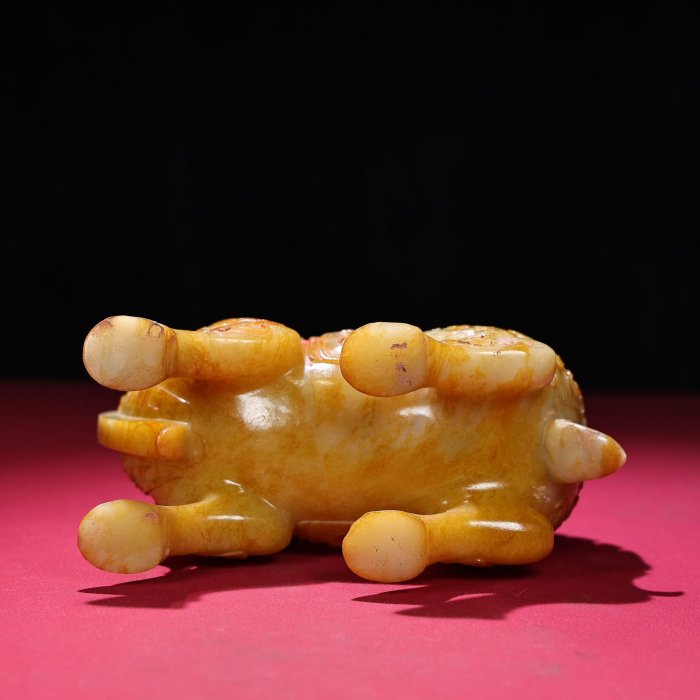 臻品舊藏，和田白玉熟坑滿沁玉鹿器皿包漿厚重，沁色入骨，工藝精湛