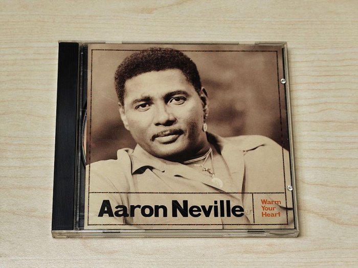 【駱克二手西洋CD】AARON NEVILLE WARM YOUR HEART 美國銀圈版 無歌詞 內外圈微掉銀&一透光小點 不影響播放 無IFPI