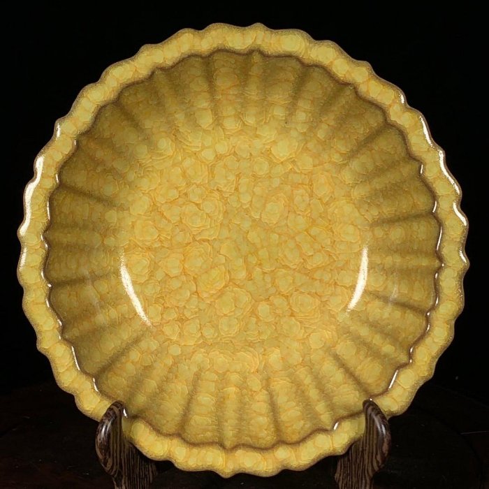 宋官窯黃釉冰裂紋花口洗，高5直徑19cm，200710 瓷器官窯汝窯【古雲