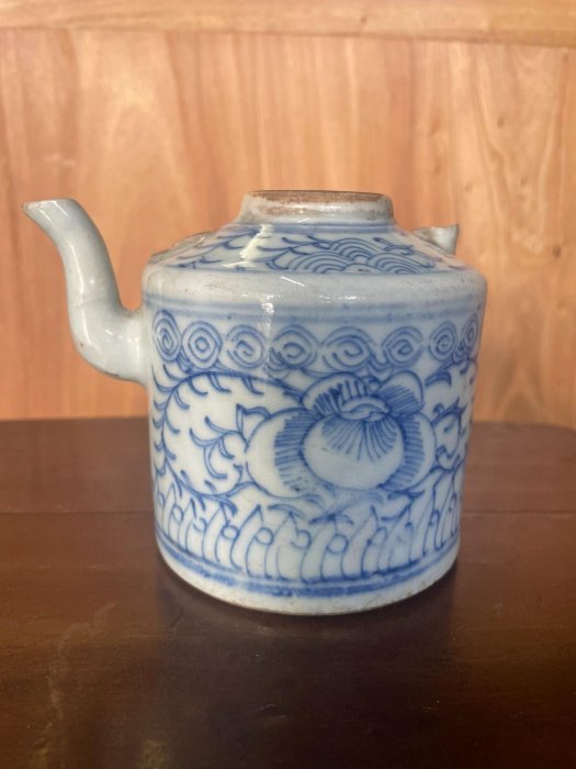 中国美術 青花枝花紋 壺 高49cm(A595) 清中期青花纏枝花卉提梁壺，壺身高10公分，青花發色鮮艷，紋飾典雅