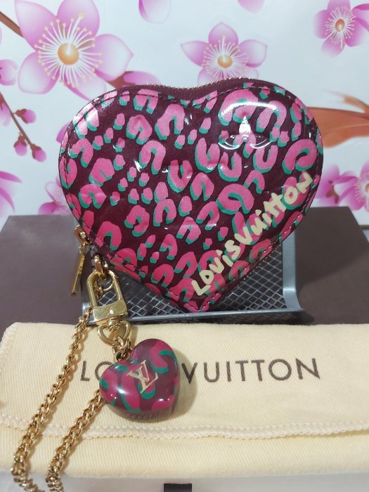 村上隆 締造 LV 🍒櫻桃包傳奇設計師 LV 推出大賣的 原花櫻桃零錢包