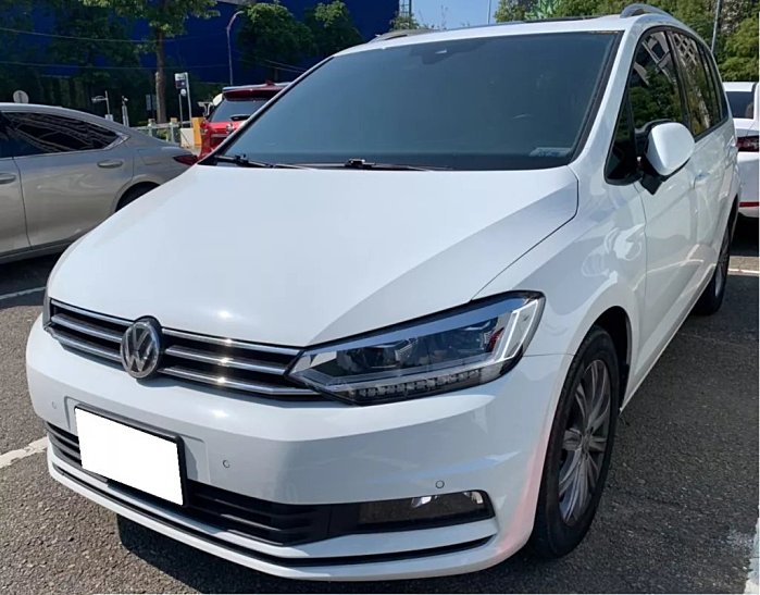 【RLin嚴選車庫】2018款Volkswagen Touran白色售價23萬8