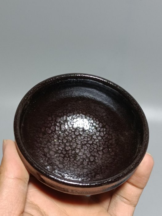 山西懷仁窯油滴天目茶碗，直徑9.2cm，高5cm，黑釉表面