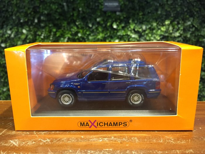 430149662 Minichamps Jeep Grand Cherokee Red 1:43