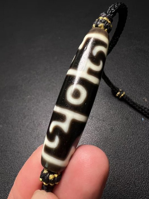 嚴選臺灣手工打造的蓮師三眼天珠，採用高級瑪瑙精心