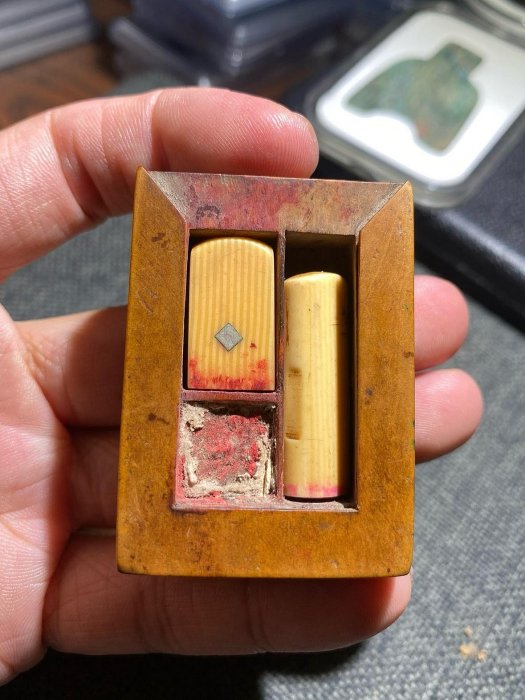 推薦收藏:黃楊木打造的老式木盒,適合存放古董或珍貴物品,經典 推薦收藏:黃楊木打造的老式木盒,適合存放古董或珍貴物品,經典